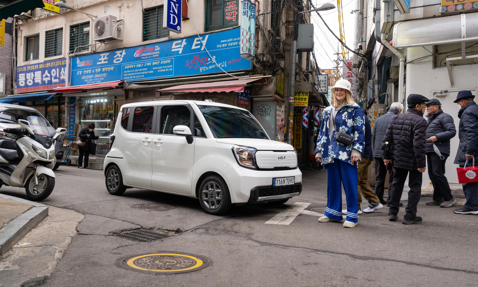 Krönikören med småbilen Kia Ray i Sydkoreas huvudstad Seoul.