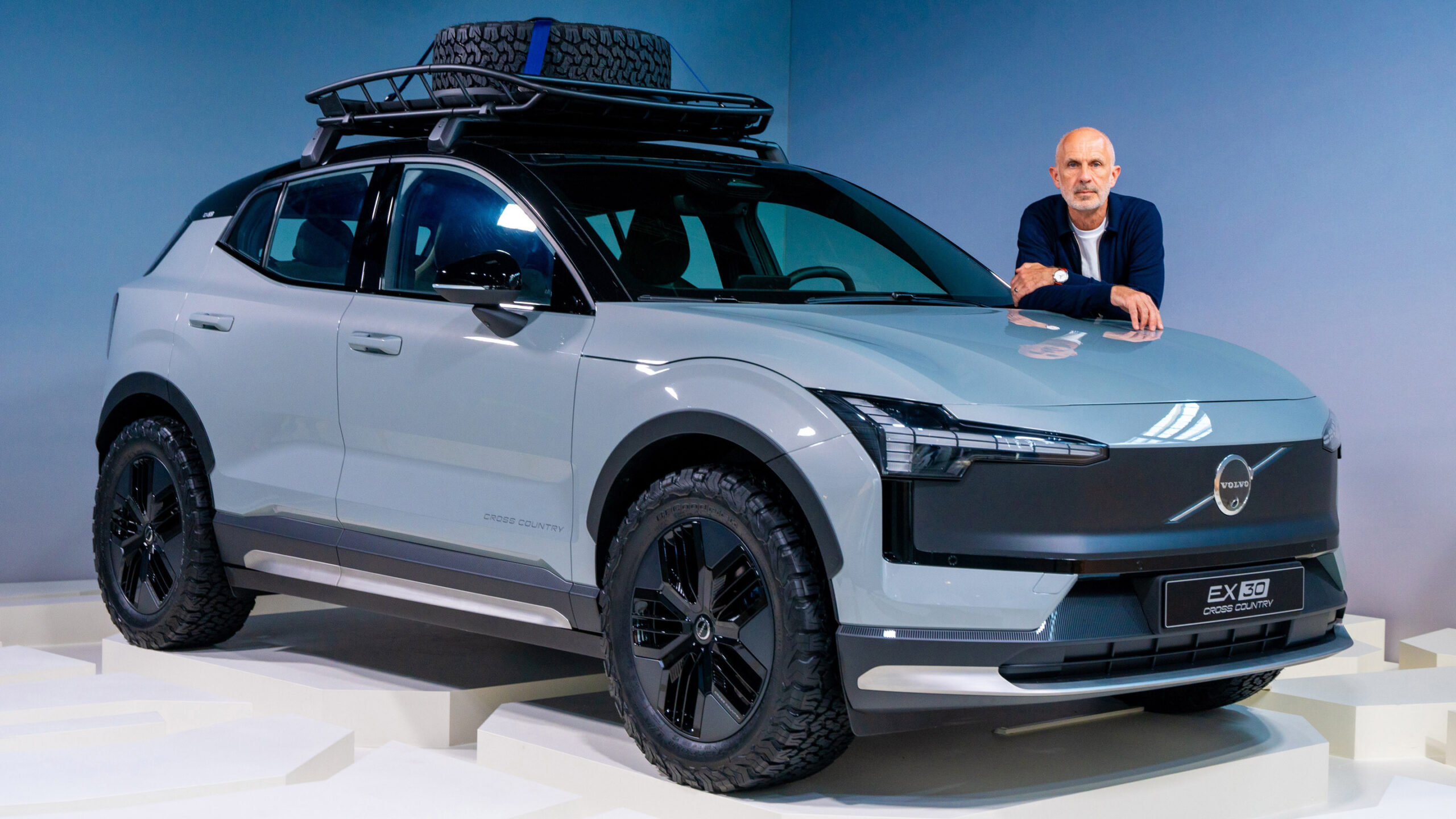 Volvo EX30 Cross Country och Volvo Cars vd Jim Rowan.