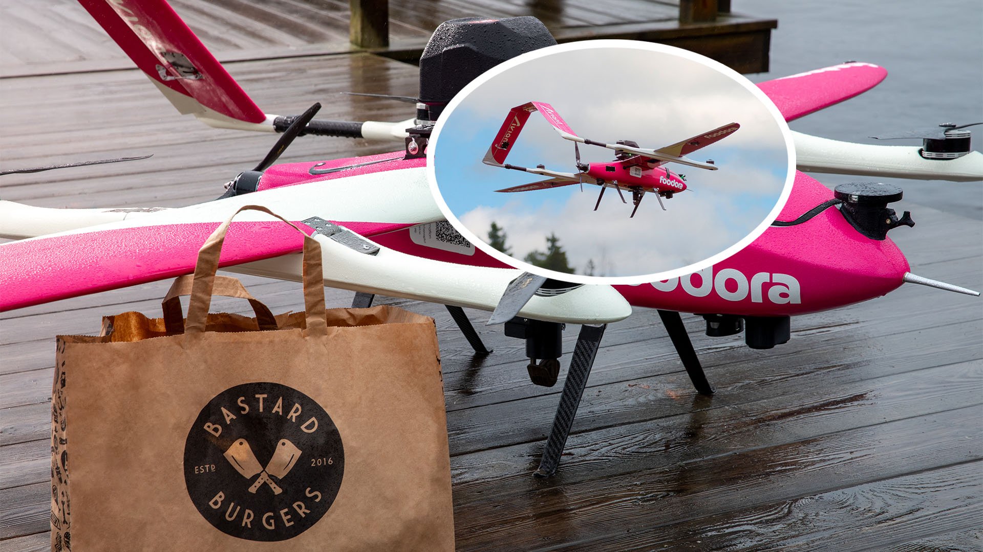 Drönare från Foodora med en Bastard Burgers-påse.
