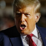 Donald Trump talar engagerat.