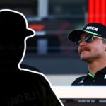 Valtteri Bottas i solglasögon och keps från Kick ser framåt, medan en mystisk silhuett av hans nya stallkamrat visas bredvid honom i ett montage.