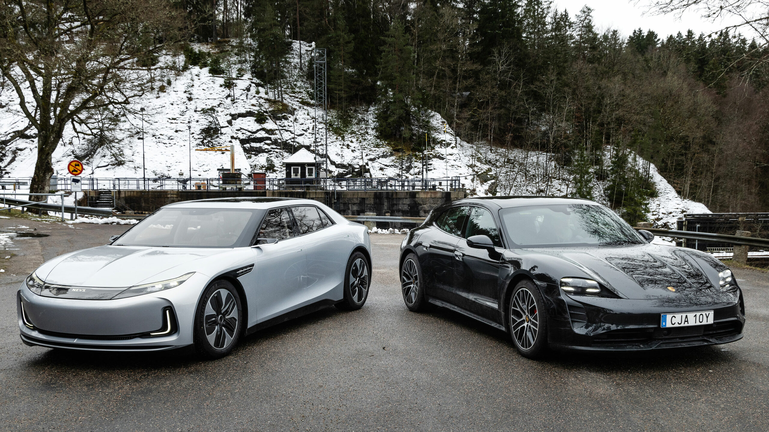 Nevs Emily GT och Porsche Taycan