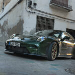 Porsche GT3 i Oak Green på bakgator i Valencia.