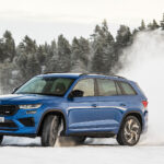 ŠKODA KODIAQ sladdar på snö.